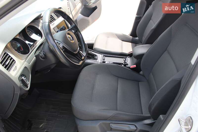 Універсал Volkswagen Golf 2015 в Житомирі