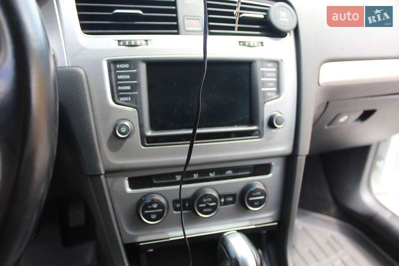 Універсал Volkswagen Golf 2015 в Житомирі