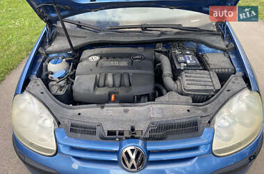Хетчбек Volkswagen Golf 2005 в 