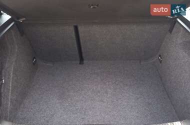 Хэтчбек Volkswagen Golf 2001 в 