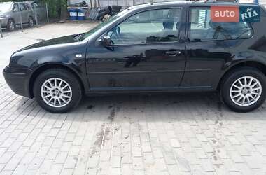 Хэтчбек Volkswagen Golf 2001 в 