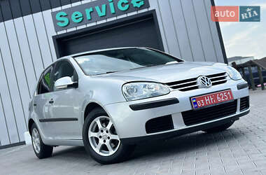 Хэтчбек Volkswagen Golf 2005 в 