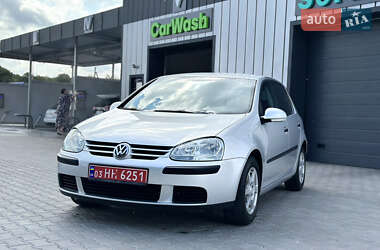 Хэтчбек Volkswagen Golf 2005 в 