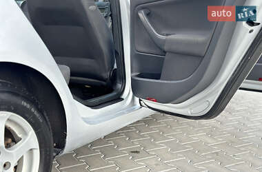 Хэтчбек Volkswagen Golf 2005 в 