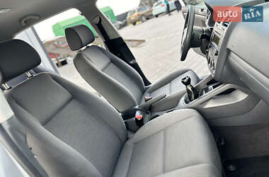 Хэтчбек Volkswagen Golf 2005 в 