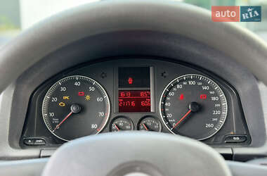 Хэтчбек Volkswagen Golf 2005 в 