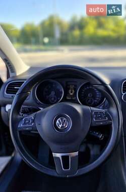 Хэтчбек Volkswagen Golf 2010 в 