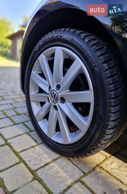 Хэтчбек Volkswagen Golf 2010 в 