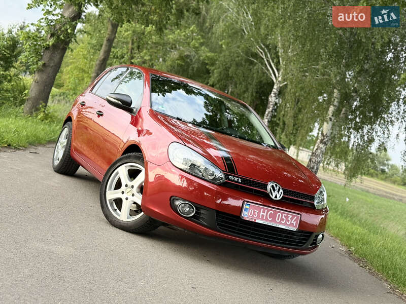 Хэтчбек Volkswagen Golf 2010 в 