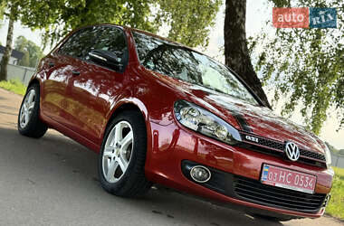 Хэтчбек Volkswagen Golf 2010 в 