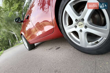 Хэтчбек Volkswagen Golf 2010 в 