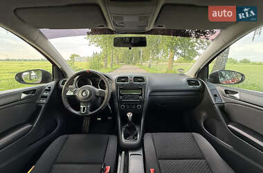 Хэтчбек Volkswagen Golf 2010 в 