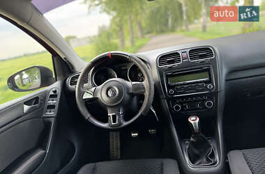Хэтчбек Volkswagen Golf 2010 в 