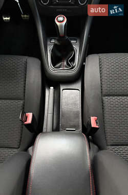 Хэтчбек Volkswagen Golf 2010 в 
