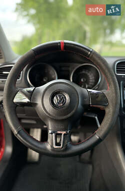 Хэтчбек Volkswagen Golf 2010 в 