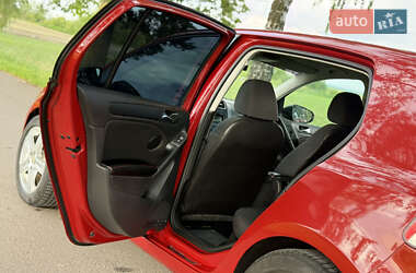 Хэтчбек Volkswagen Golf 2010 в 