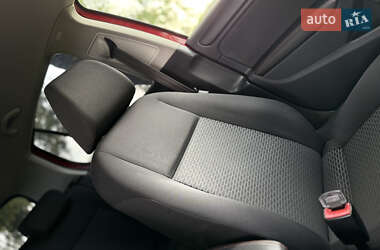 Хэтчбек Volkswagen Golf 2010 в 