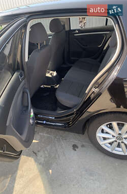 Хэтчбек Volkswagen Golf 2006 в 