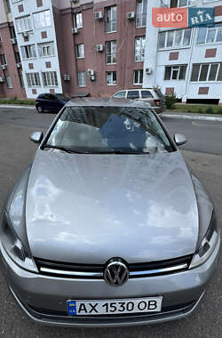 Хетчбек Volkswagen Golf 2013 в 