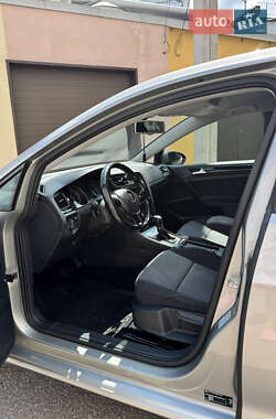 Хетчбек Volkswagen Golf 2013 в 