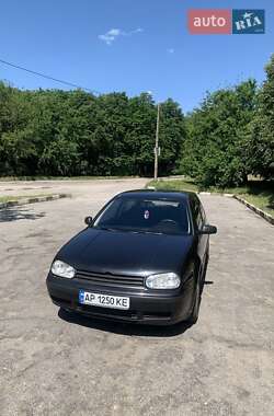 Хэтчбек Volkswagen Golf 1998 в 