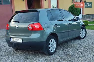Хэтчбек Volkswagen Golf 2004 в 