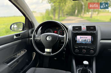 Хэтчбек Volkswagen Golf 2007 в 