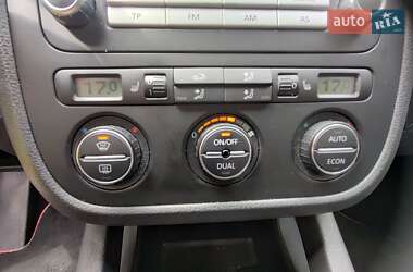 Хетчбек Volkswagen Golf 2006 в 