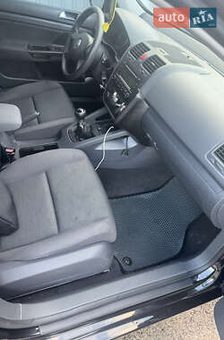 Хэтчбек Volkswagen Golf 2005 в 