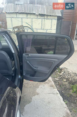 Хэтчбек Volkswagen Golf 2005 в 