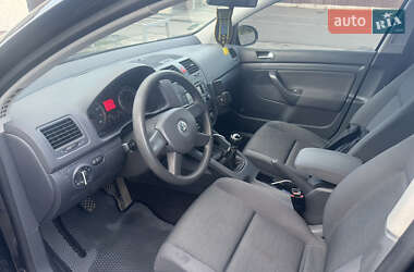 Хэтчбек Volkswagen Golf 2005 в 