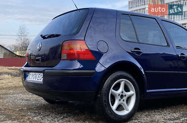 Хэтчбек Volkswagen Golf 1999 в 