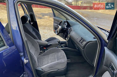 Хэтчбек Volkswagen Golf 1999 в 