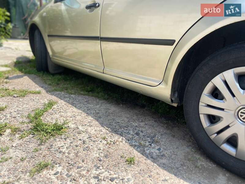 Хэтчбек Volkswagen Golf 2002 в Белой Церкви