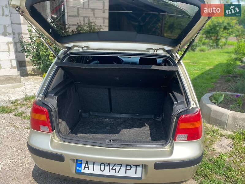 Хэтчбек Volkswagen Golf 2002 в Белой Церкви