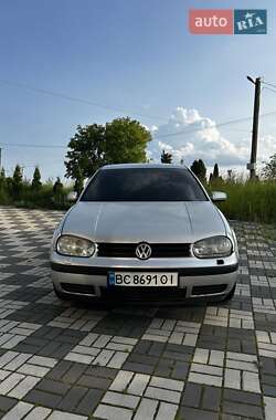 Хетчбек Volkswagen Golf 2001 в Буську