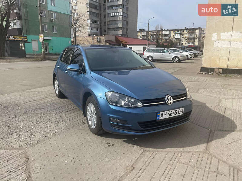 Хетчбек Volkswagen Golf 2013 в Дніпрі