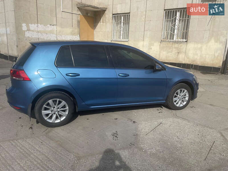 Хетчбек Volkswagen Golf 2013 в Дніпрі