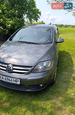 Хэтчбек Volkswagen Golf 2005 в Вишневом