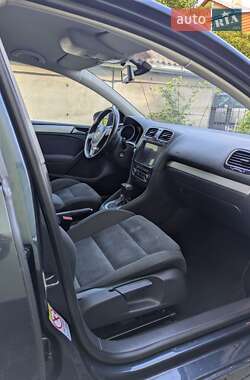 Хетчбек Volkswagen Golf 2010 в 