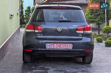 Хетчбек Volkswagen Golf 2010 в 