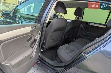 Хетчбек Volkswagen Golf 2010 в 