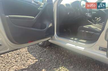 Хэтчбек Volkswagen Golf 2010 в 