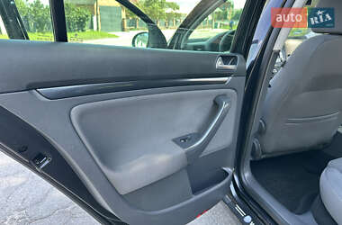 Хэтчбек Volkswagen Golf 2008 в 