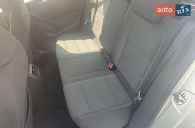 Хэтчбек Volkswagen Golf 2010 в 
