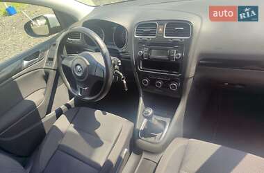 Хэтчбек Volkswagen Golf 2010 в 