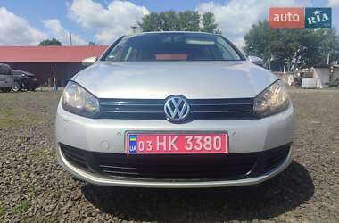 Хэтчбек Volkswagen Golf 2010 в 