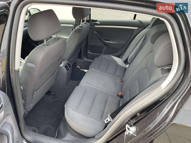 Хетчбек Volkswagen Golf 2005 в Луцьку