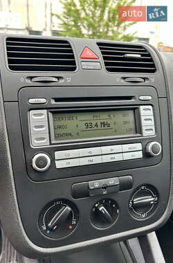 Хэтчбек Volkswagen Golf 2007 в 