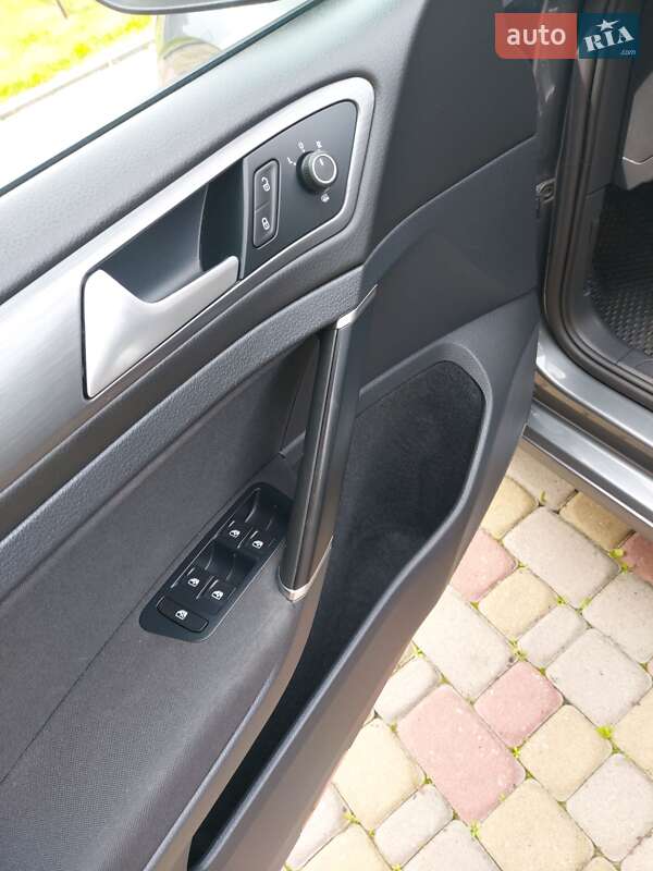 Універсал Volkswagen Golf 2017 в Рівному